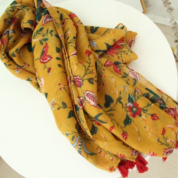 Vintage style scarf with tassels - Picture 6 of 6